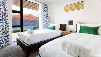 3 Bedrooms Deluxe House | 3 bedrooms, iron/ironing board, travel crib, free WiFi