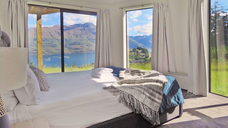 Newly Built Luxe House with Magnificent View
