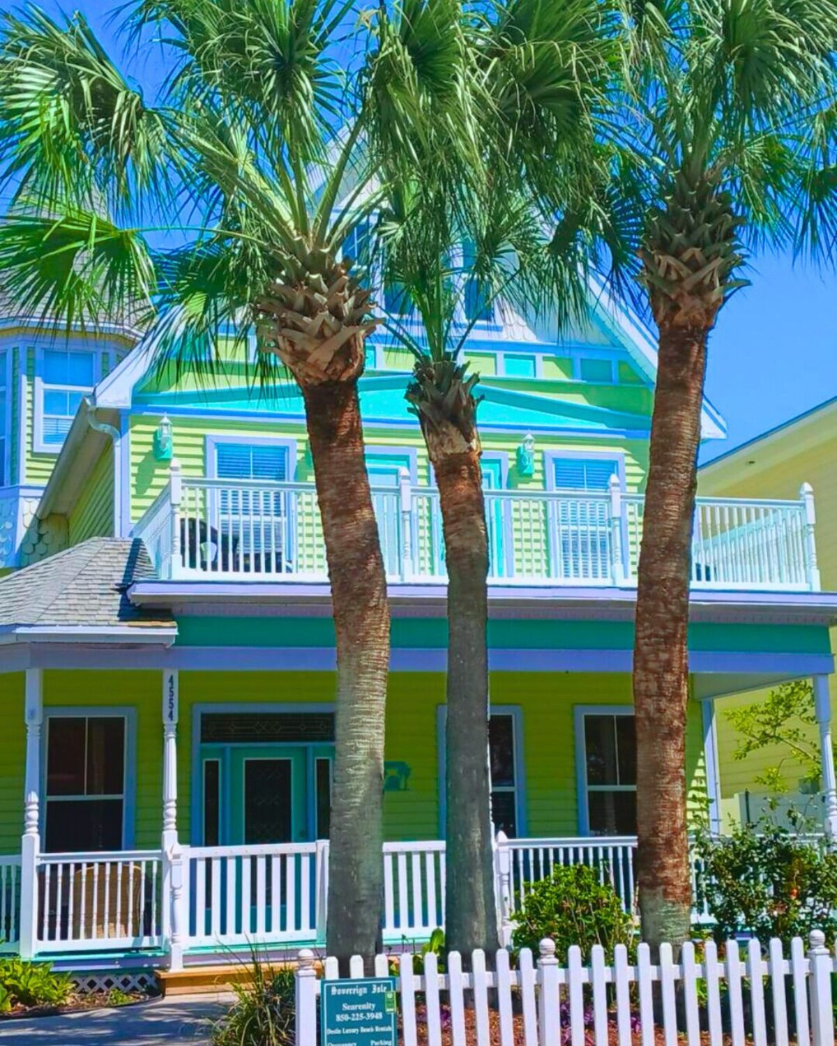 Pet-Friendly Destin Home | Walk to Beach, Pool Access & 4 Bikes Included