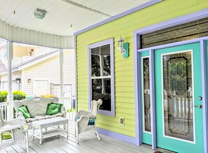 Terrace/patio - Pet-Friendly Destin Home | Walk to Beach, Pool Access & 4 Bikes Included (Destin)