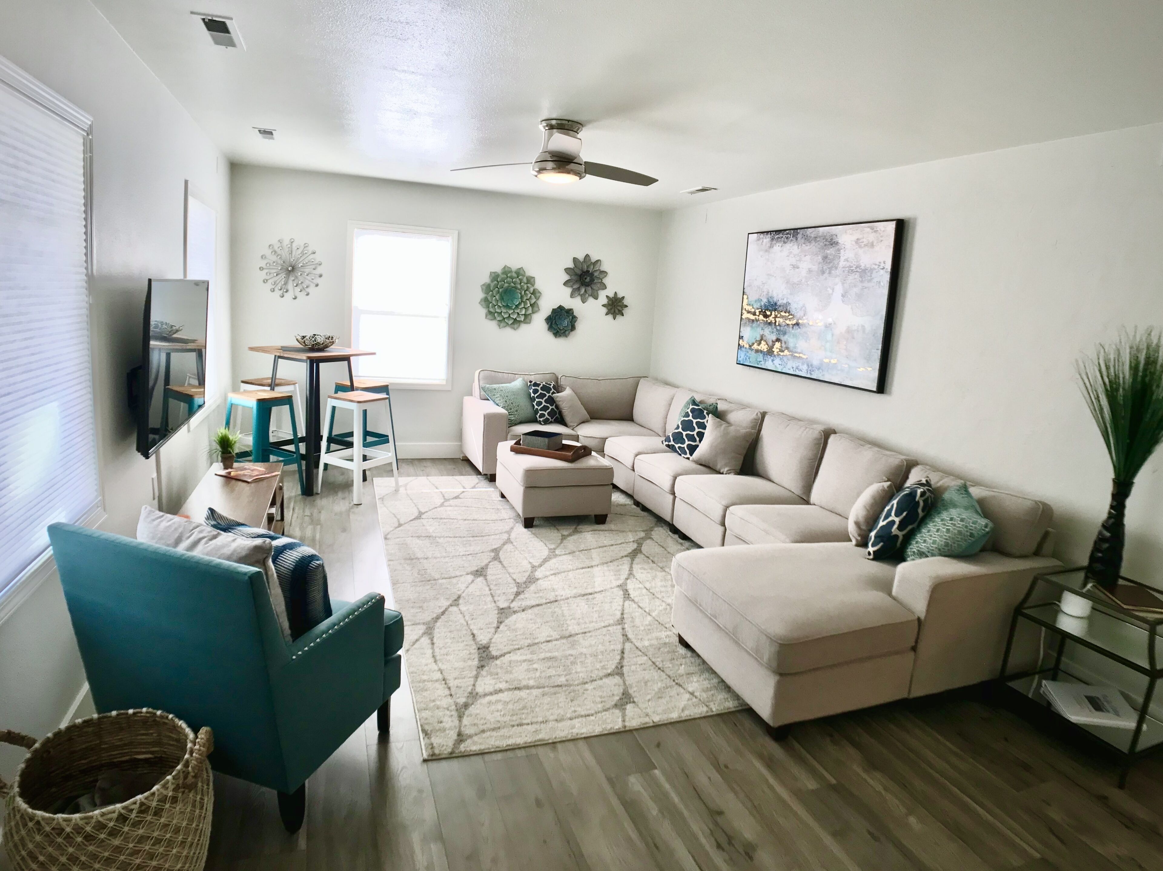 Minutes to Downtown! Spacious, quiet and CLEAN!
