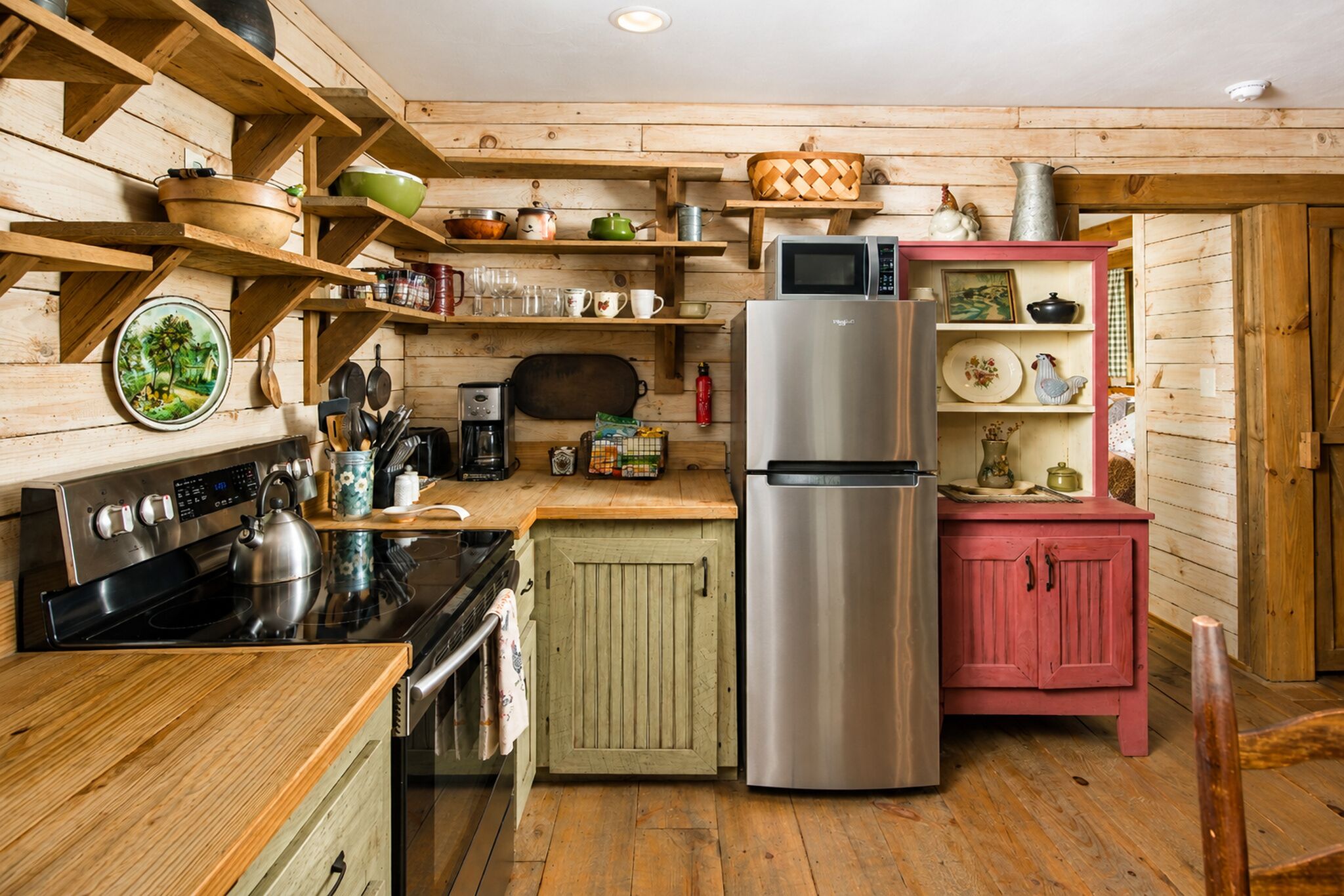 Coffee/tea maker, fridge, microwave, oven