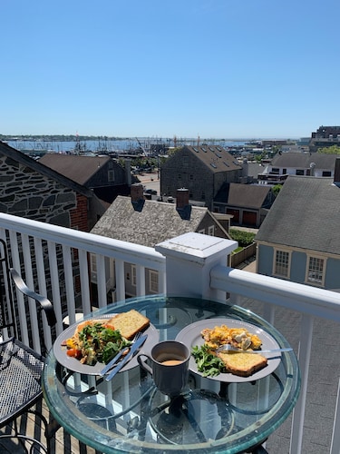 Crows Nest.  Downtown New Bedford Historic District. HARBOR VIEWS!