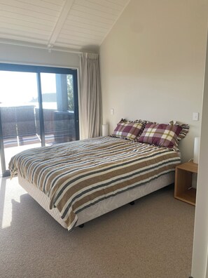 6 bedrooms, iron/ironing board