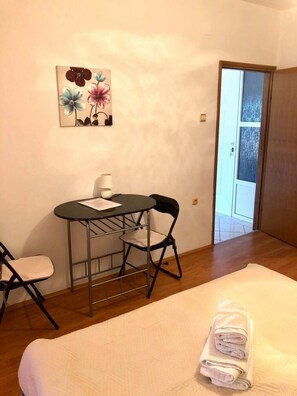 Free WiFi, bed sheets