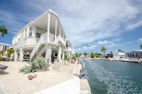 Exterior. SAVE BIG $$ JUNE/JULY! OCEANFRONT 4 BIKES & 2-2 PERSON KAYAKS. KING & QUEEN BEDS