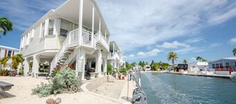 OCEAN PARADISE PÅ VENTURE OUT + 4 SIKLER & 2- 2 PERSON KAYAKs