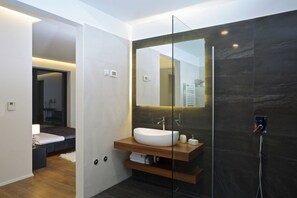 Bathtub, hair dryer, towels