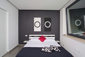 5 bedrooms, free WiFi, bed sheets, wheelchair access