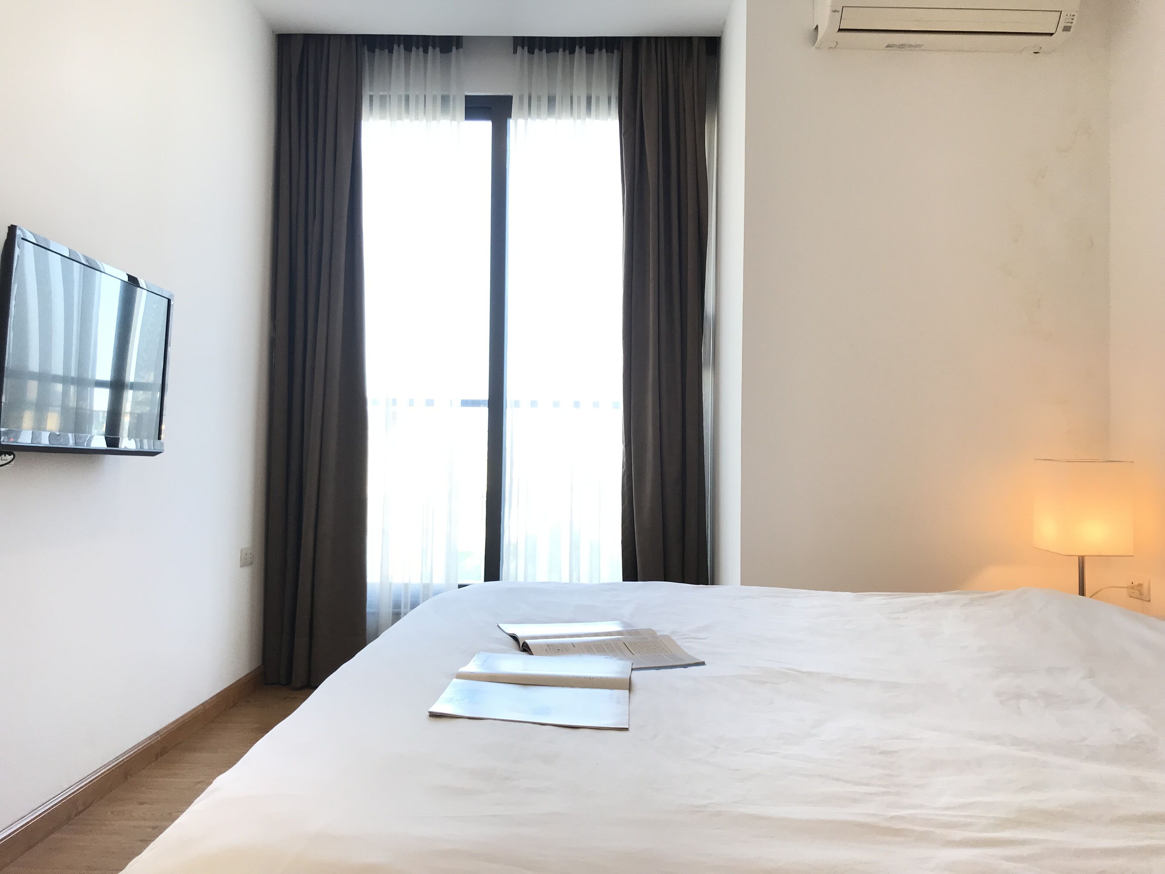 Panoramic Suite | Desk, laptop workspace, blackout drapes, soundproofing