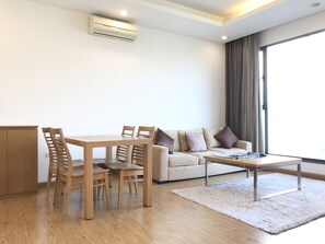 Suite panorámica | Escritorio, espacio para trabajar con laptop y cortinas blackout 
