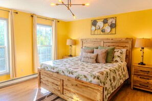 5 bedrooms, iron/ironing board, WiFi, bed sheets