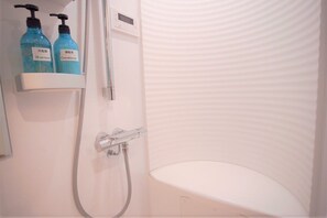 Private Vacation Home | Bathroom shower