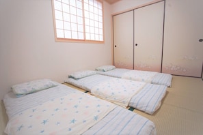 Private Vacation Home | 3 bedrooms, free WiFi, bed sheets - SC1 Kaikanoyado (Osaka)