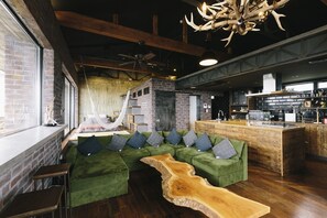 Rom (102) | Spiseområde på rommet