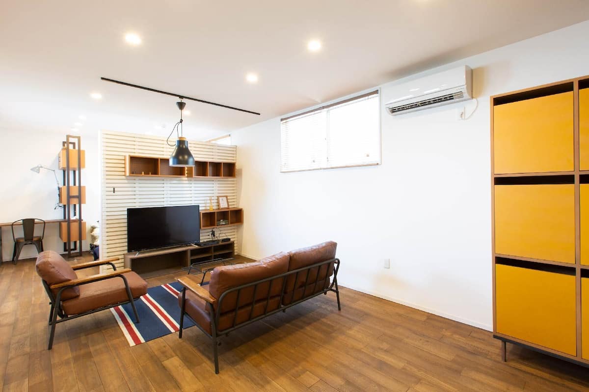 Room (101) | Interior