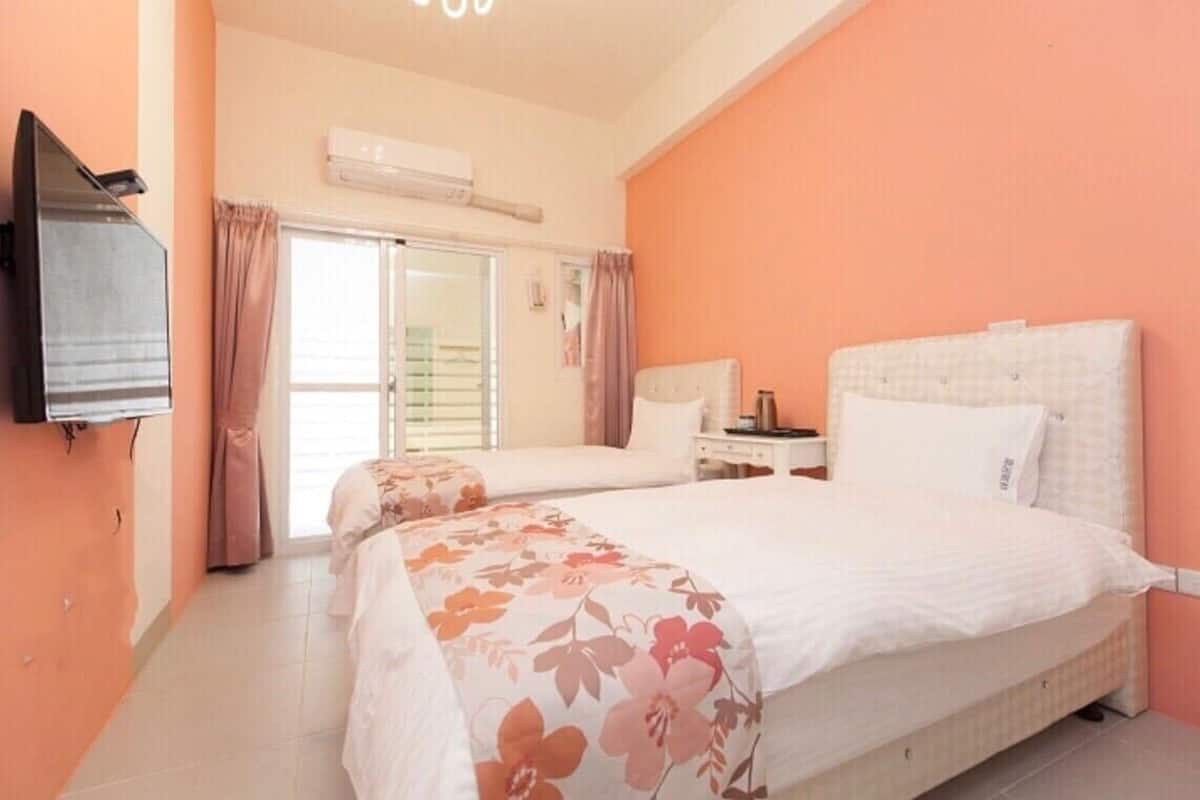 Desk, blackout curtains, soundproofing, free WiFi