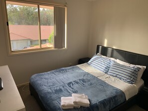 3 Schlafzimmer, Bügeleisen/Bügelbrett, WLAN, Bettwäsche