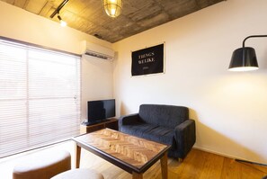 Room (105)