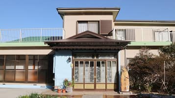 Mặt tiền nơi lưu trú