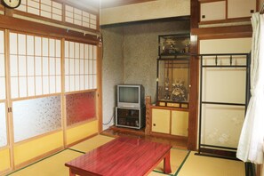 Family Room, Mountain View | Free WiFi - Kikunoya (Kozushima-mura)
