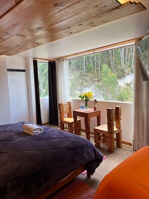 Quarto superluxo, para não fumantes, vista para a montanha | Edredons de pluma, camas Tempur-Pedic, individualmente decorados
