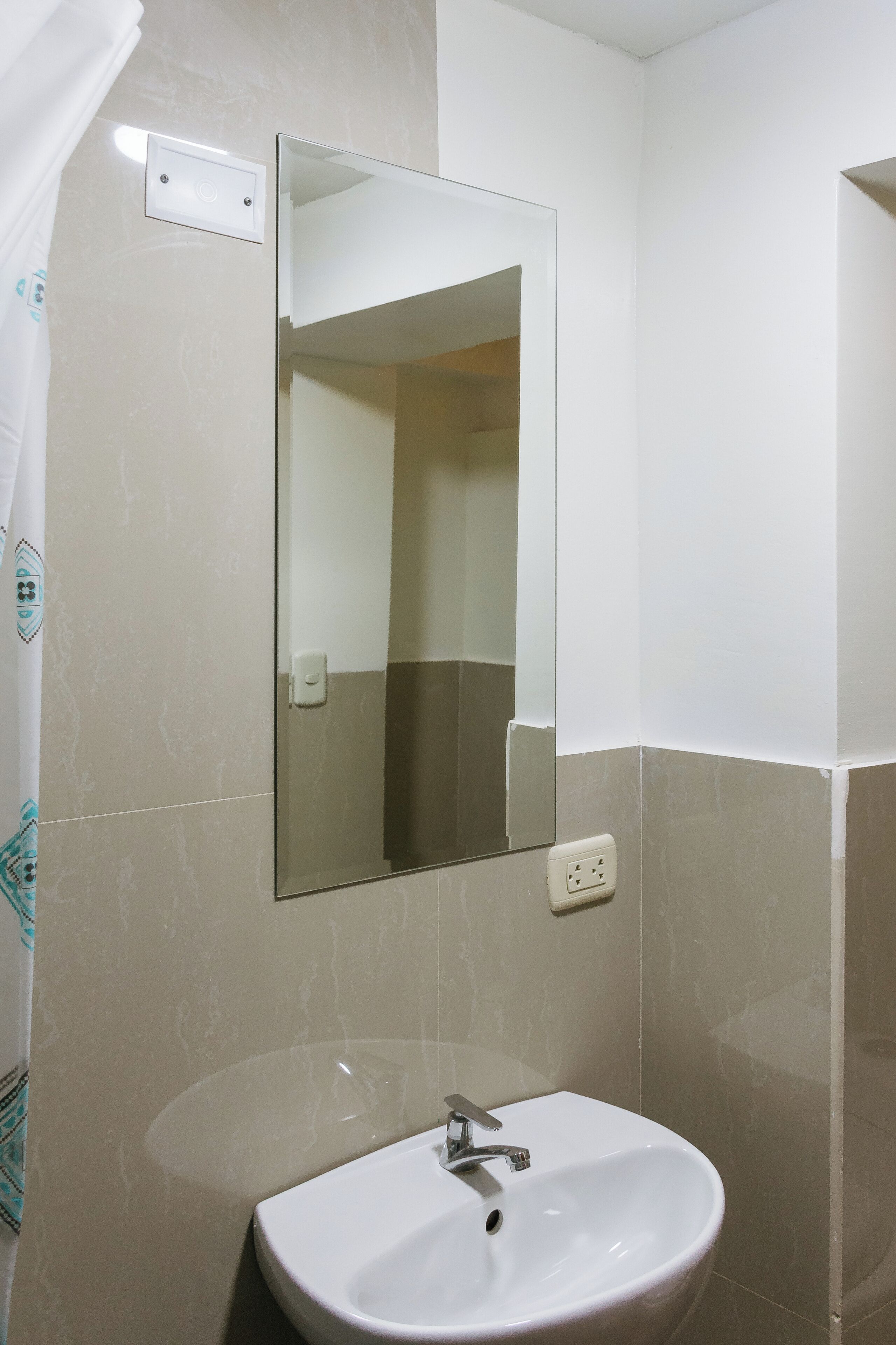Habitación superior | Baño | Regadera, regadera tipo lluvia, secadora de cabello, toallas 