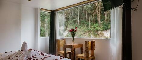 Daunenbettdecken, Tempur-Pedic-Betten, individuell dekoriert