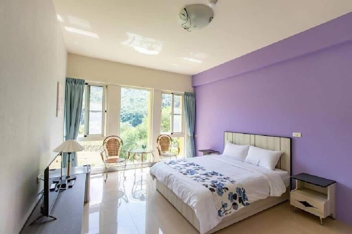 Cortinas blackout, quartos à prova de som, Wi-Fi de cortesia