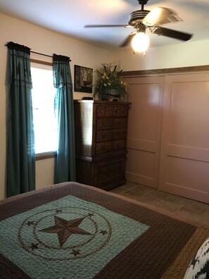 2 bedrooms, iron/ironing board, free WiFi, bed sheets