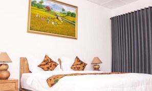 In-room safe, desk, soundproofing, free WiFi - Santi HomeStay (Canggu)