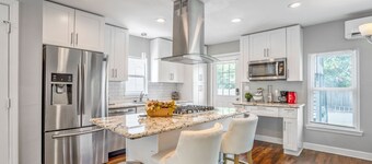 Beautiful, Renovated, Cozy & Quiet Vacation Home in Central Houston!