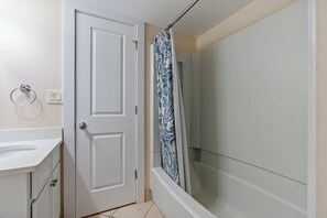 Combined shower/tub - Oceans 1107, Beautiful 2 BR Condo with an Outdoor Swimming Pool and Stunning Ocean Front Views (North Myrtle Beach)