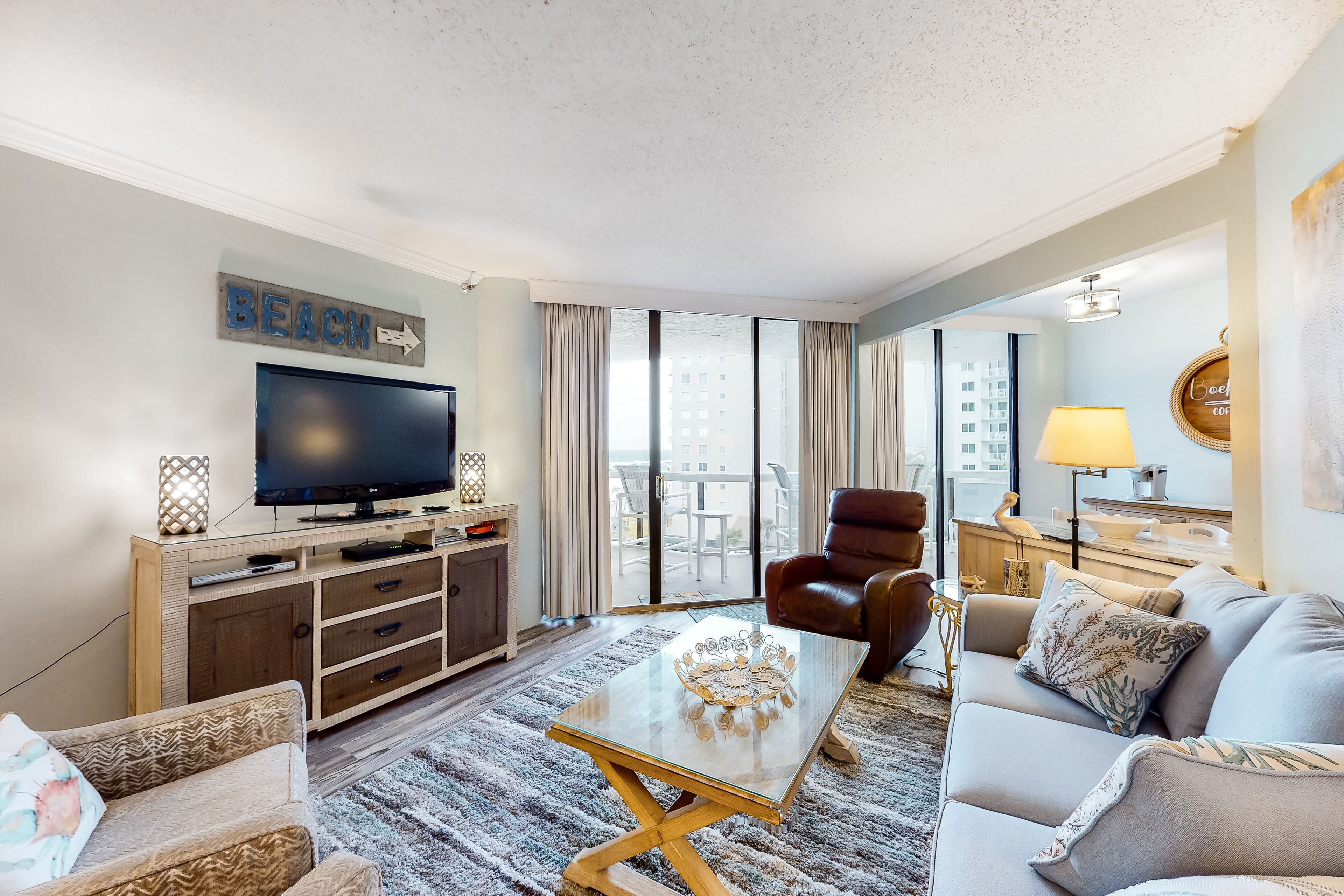 Gulf view condo w/ balcony & shared pool, hot tub, gym & beach skybridge