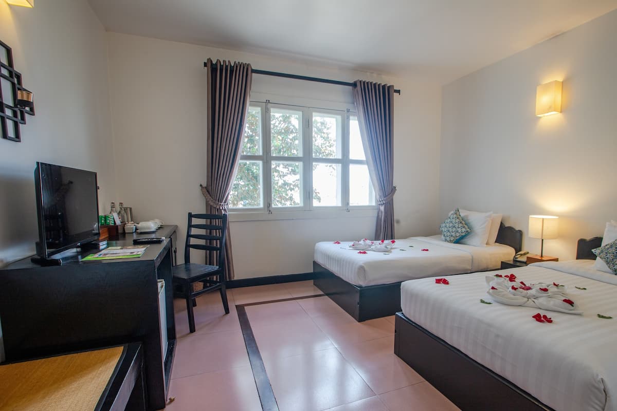 Standard Triple Room | 1 bedroom, minibar, in-room safe, desk
