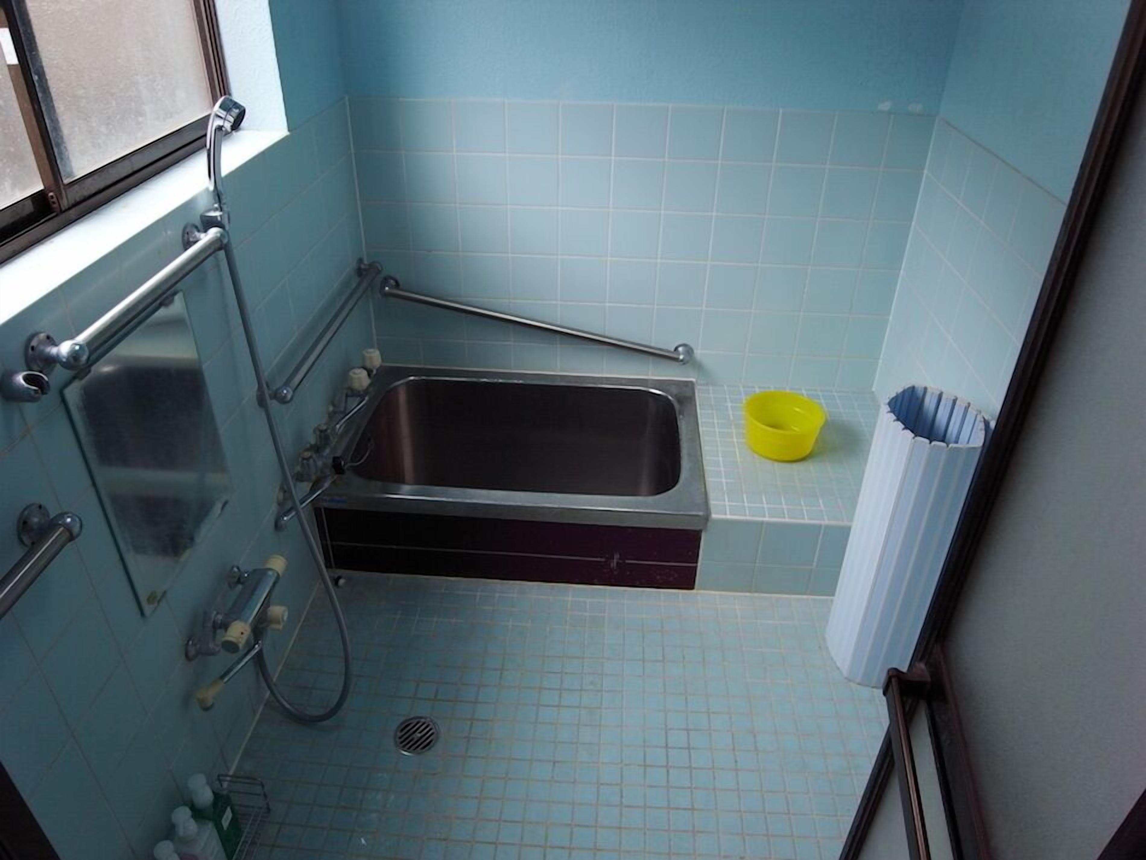 Shared Dormitory | Bathroom shower