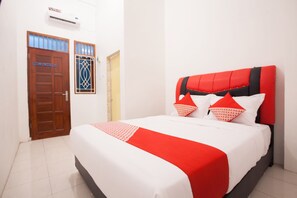 Standard Double Room | Bed sheets - OYO 1978 Pondok Indah Residence (Medan)