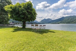 Property grounds - Cosy Apartment Riepl with Lake Access, Garden, Balcony & Wi-Fi (Schliersee)