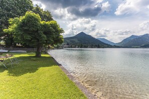 Property grounds - Cosy Apartment Riepl with Lake Access, Garden, Balcony & Wi-Fi (Schliersee)