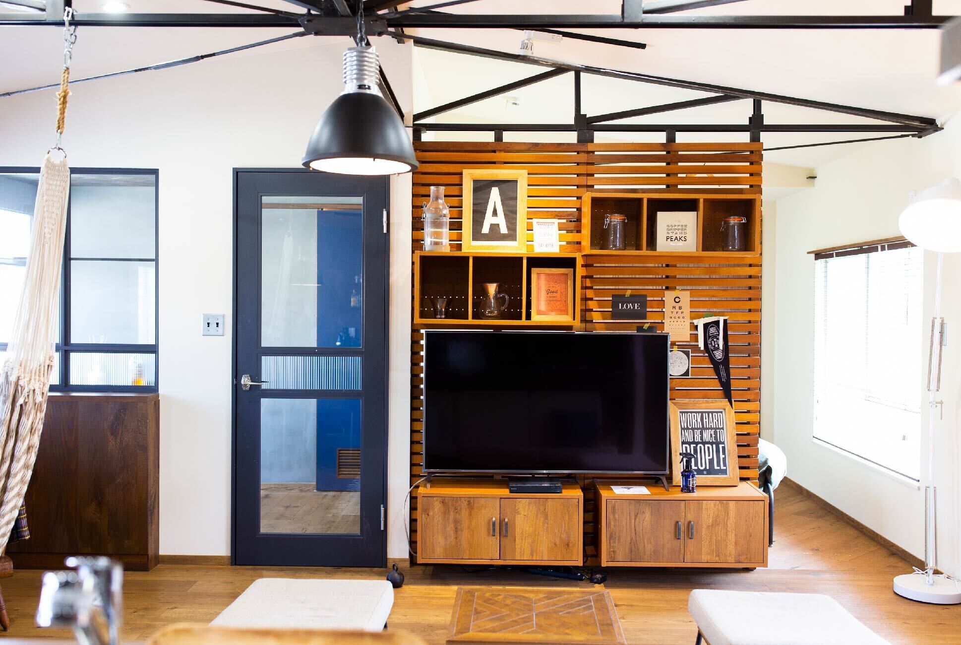 Room (102) | Living area