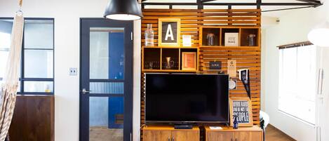 Rom (102) | Oppholdsområde | Flatskjerm-TV