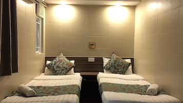 Basic Twin Room | Soundproofing, free WiFi