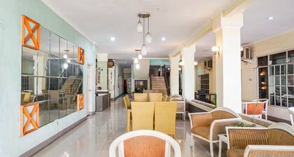 OYO 2085 Chrysanta Hotel