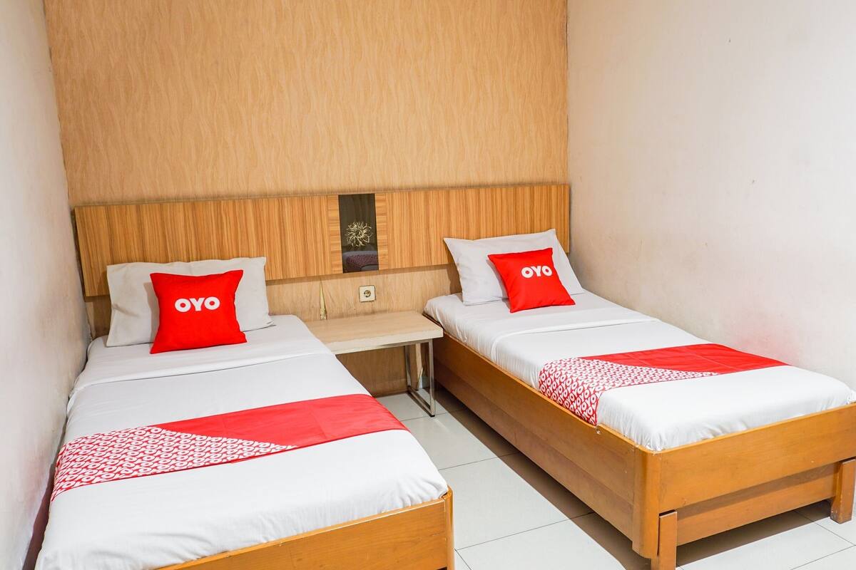WiFi (free), bed sheets
