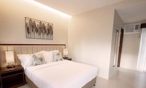 Suite Deluxe | Minibar amb articles gratuïts, caixa forta a l'habitació i escriptori