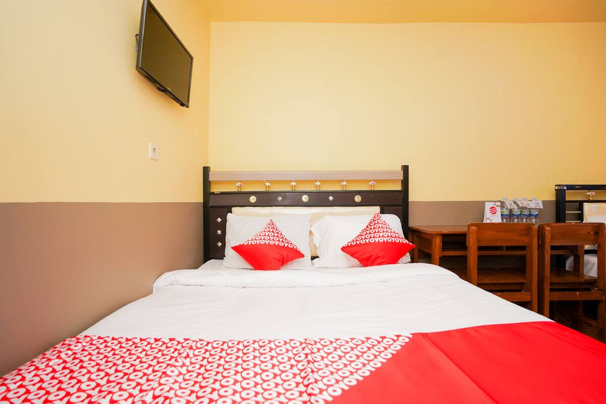 Family Room | Desk, free WiFi, bed sheets