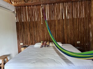 Cabane Supérieure | Coffres-forts dans les chambres, ameublement personnalisé, Wi-Fi gratuit