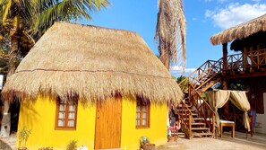 In-room safe, free WiFi, individually furnished, bed sheets - Cabañas Frida (Progreso)