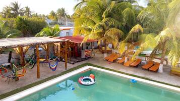 Bar junto a la alberca