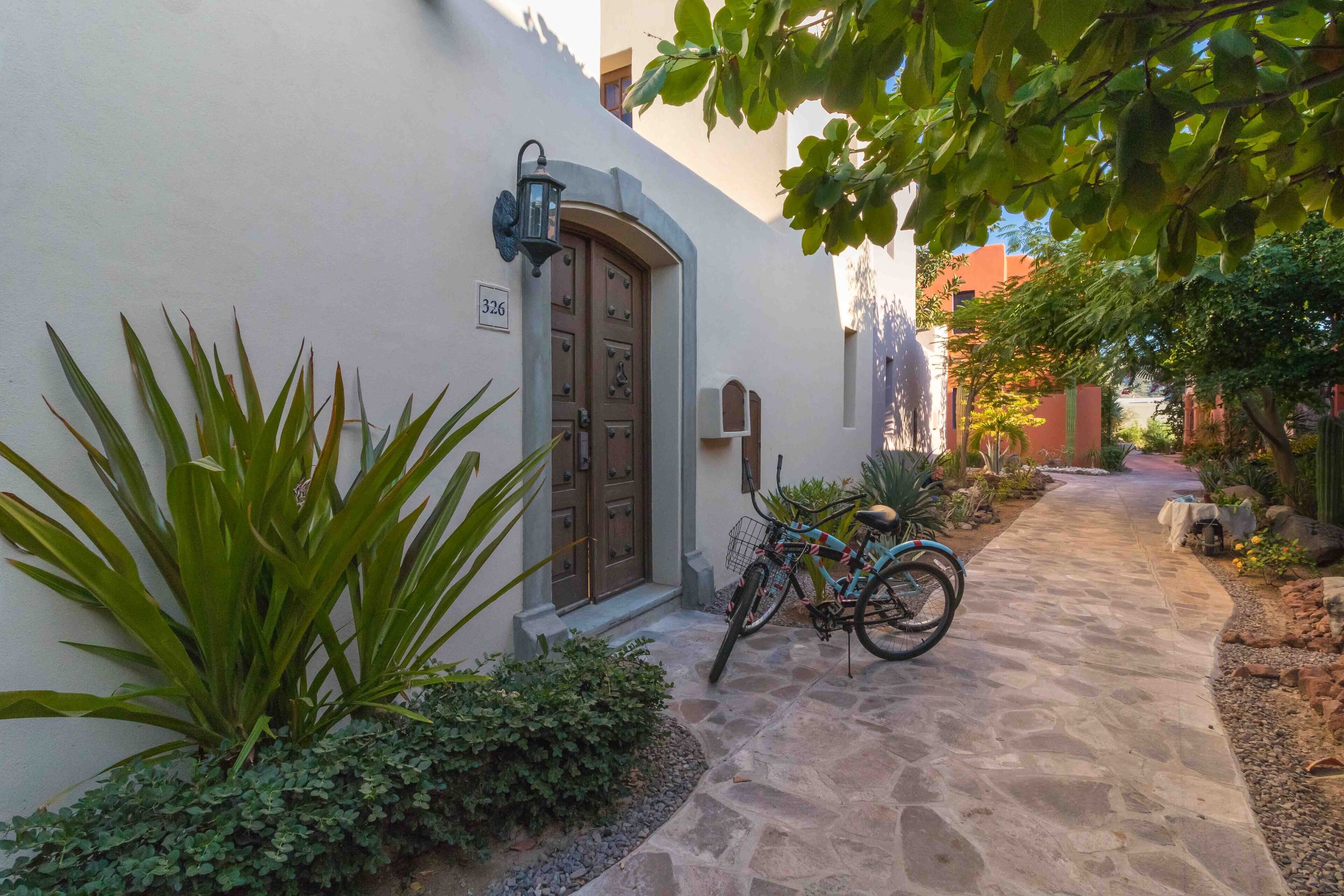 2 BD, 2 bathroom, tower / 2 Bikes